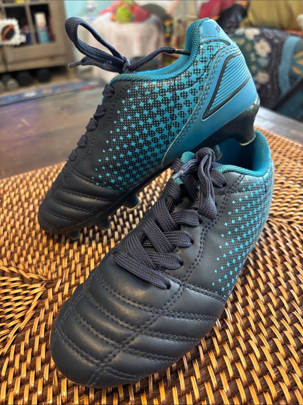 Dream Pairs Kids  Cleats in Navy and black.